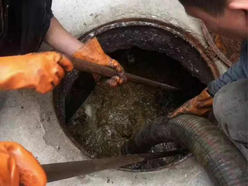 南岳清理化粪池时如何避免沼气的危害?